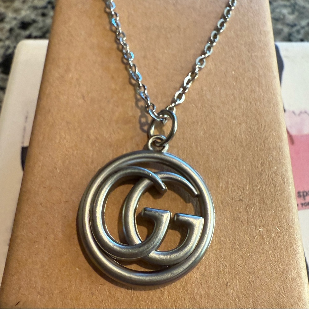 Silver Pendant Circle Necklace